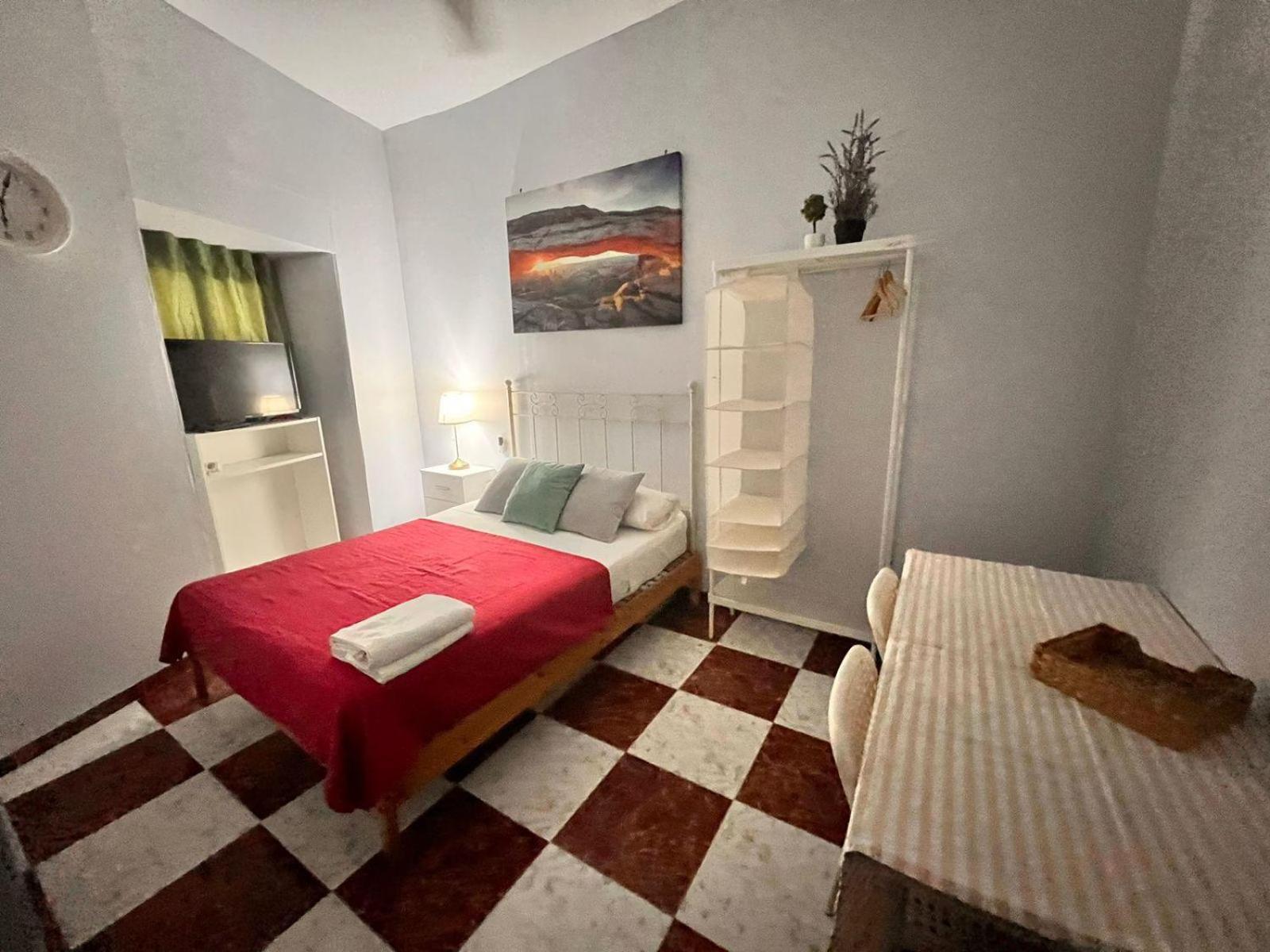 Santa Isabel Low Cost Rooms In Private House Sevilla Eksteriør bilde